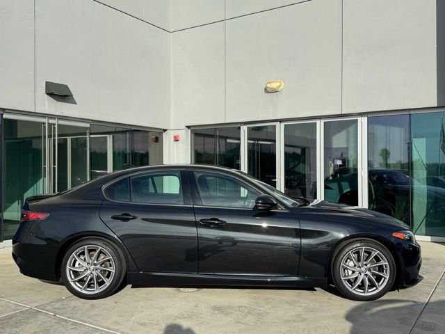 Used 2025 Alfa Romeo Giulia image 9