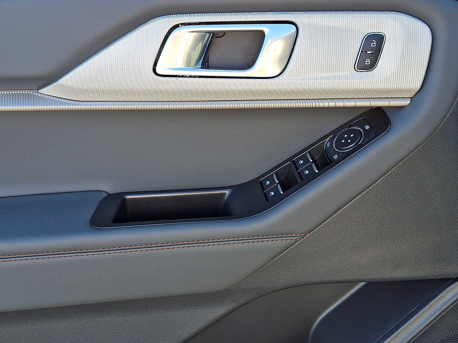 New 2026 Ford Explorer Active AWD/4WD image 11