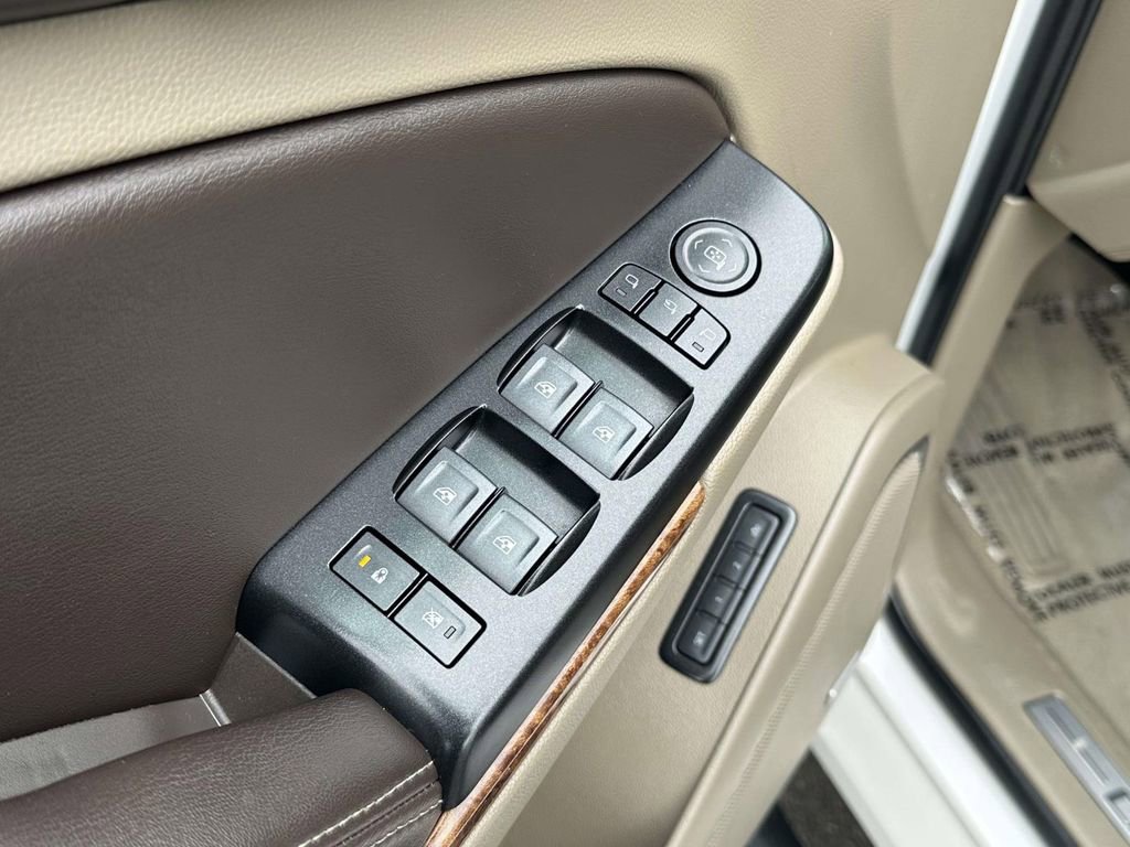 Used 2020 Chevrolet Suburban Premier w/ Premier 6.2L Value Package image 20
