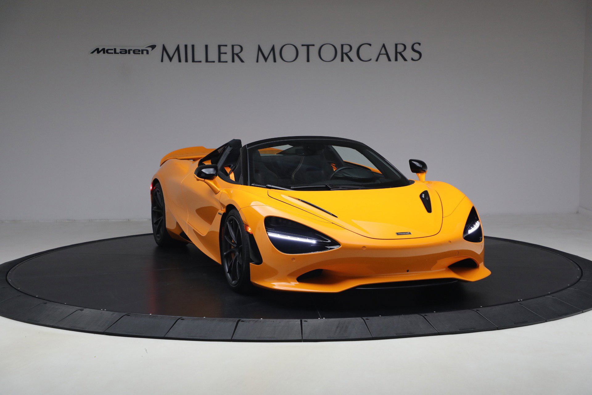 Used 2025 McLaren 750S Spider RWD image 11