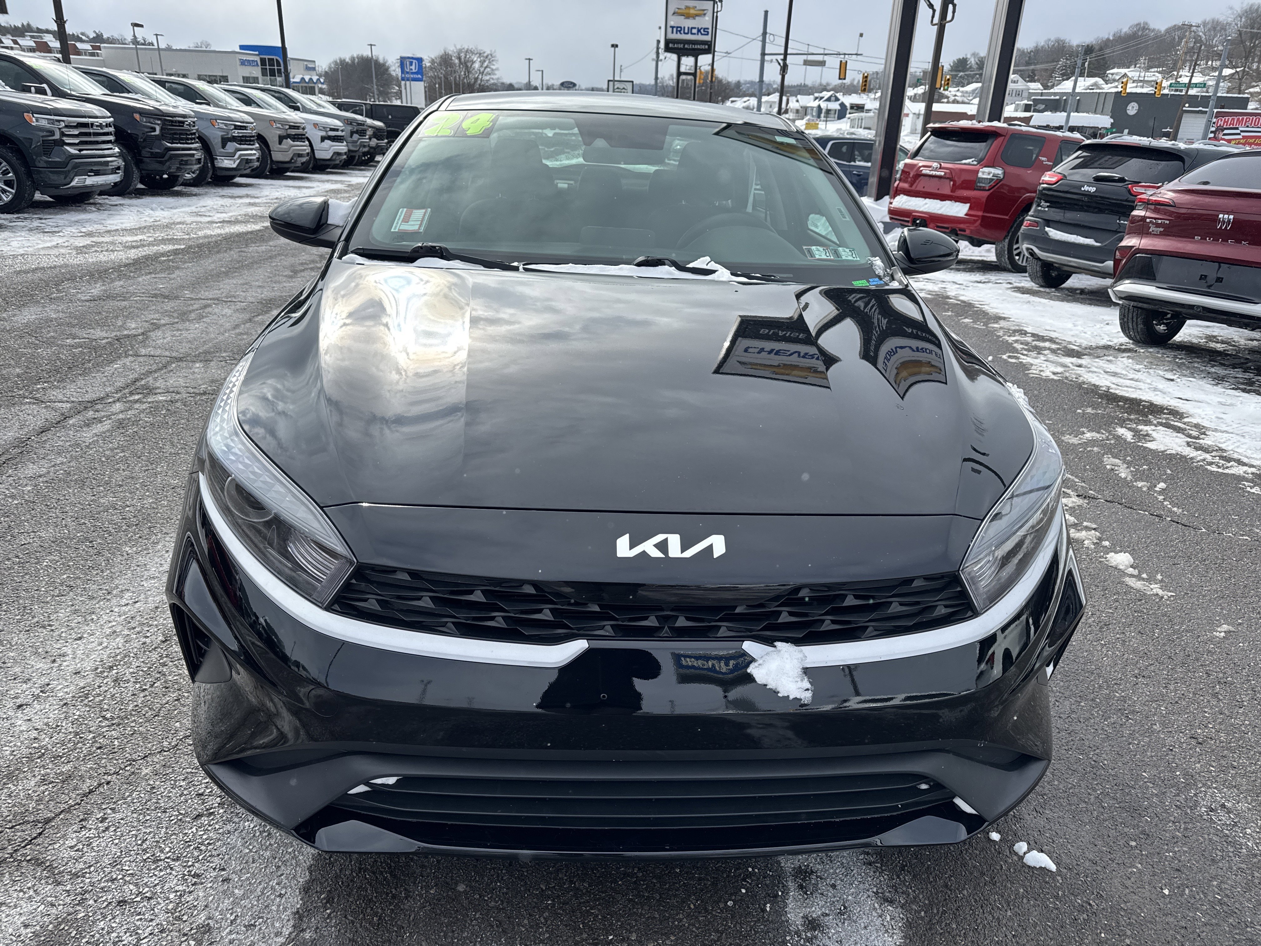 Used 2024 Kia Forte LXS image 7