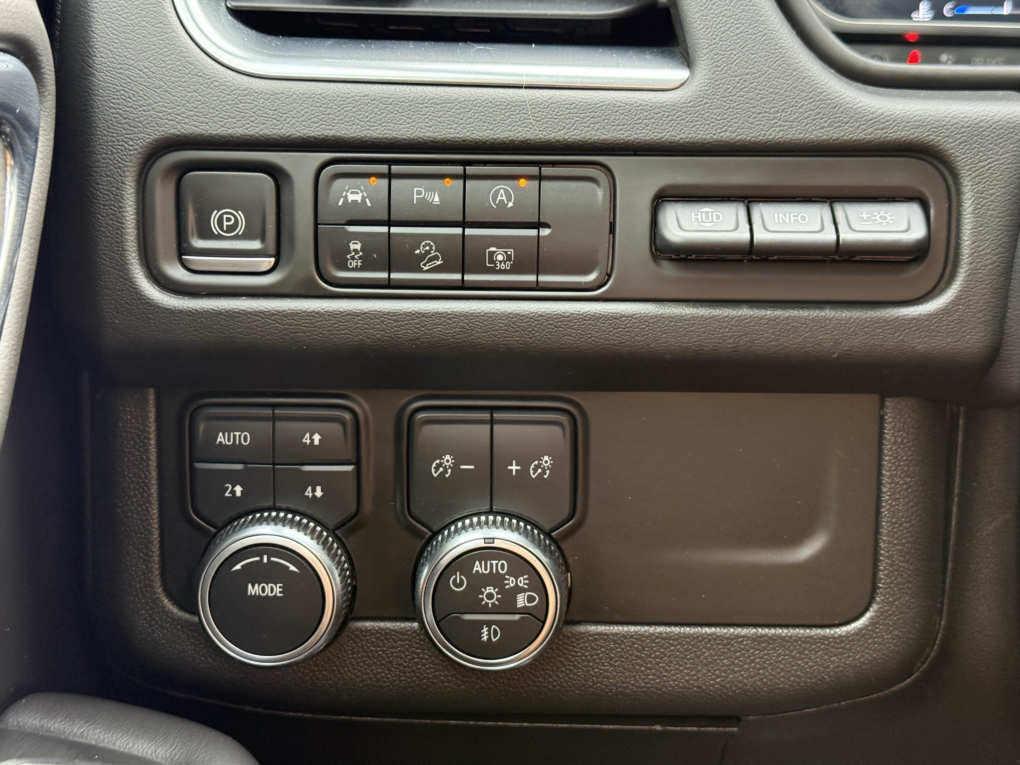 Used 2023 GMC Yukon XL AT4 w/ AT4 Premium Package AWD/4WD image 25