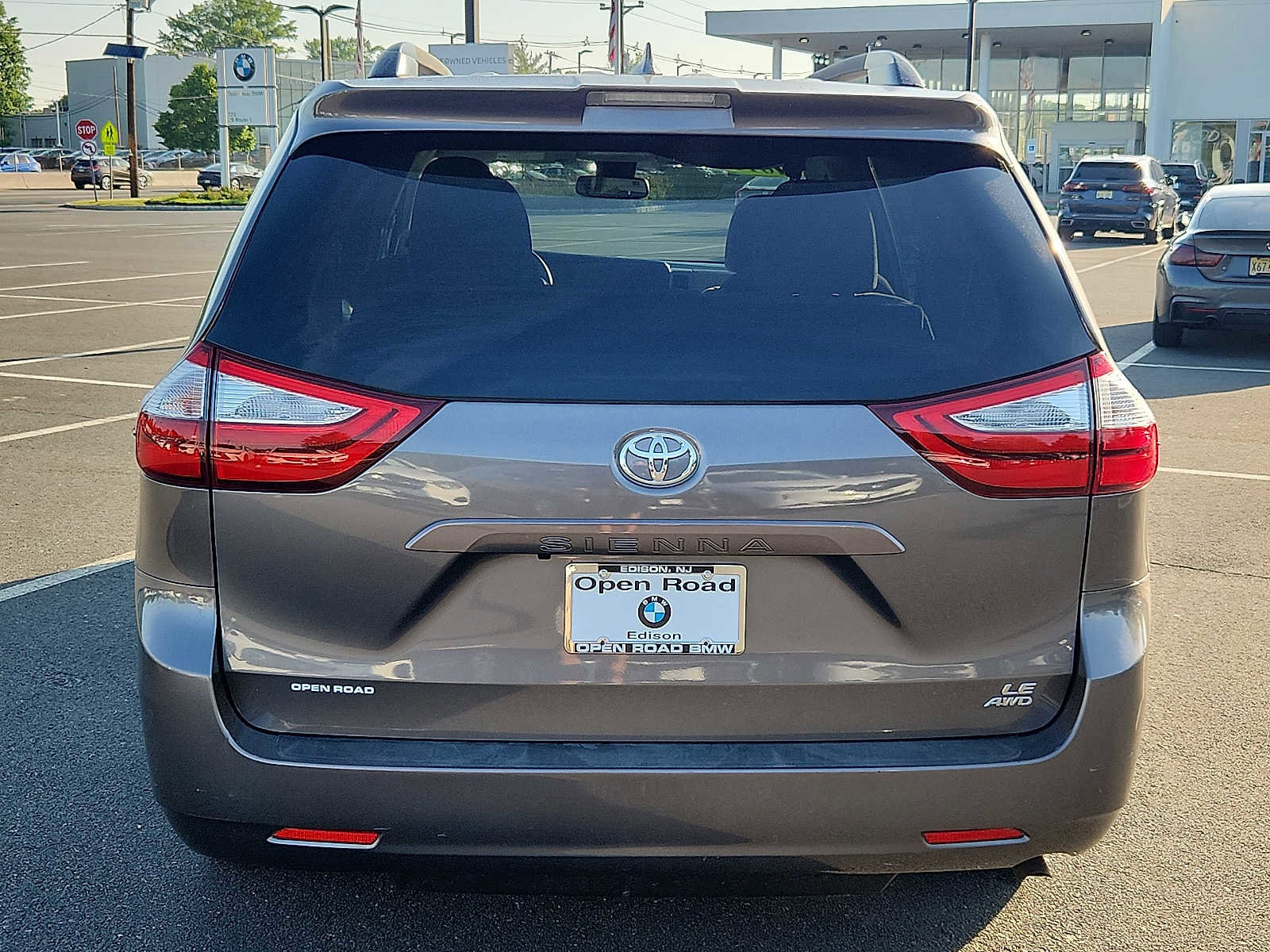Used 2019 Toyota Sienna LE AWD/4WD image 5