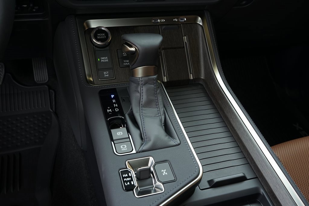 Used 2025 Lexus GX 550 image 17