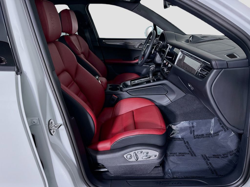 New 2025 Porsche Macan image 30