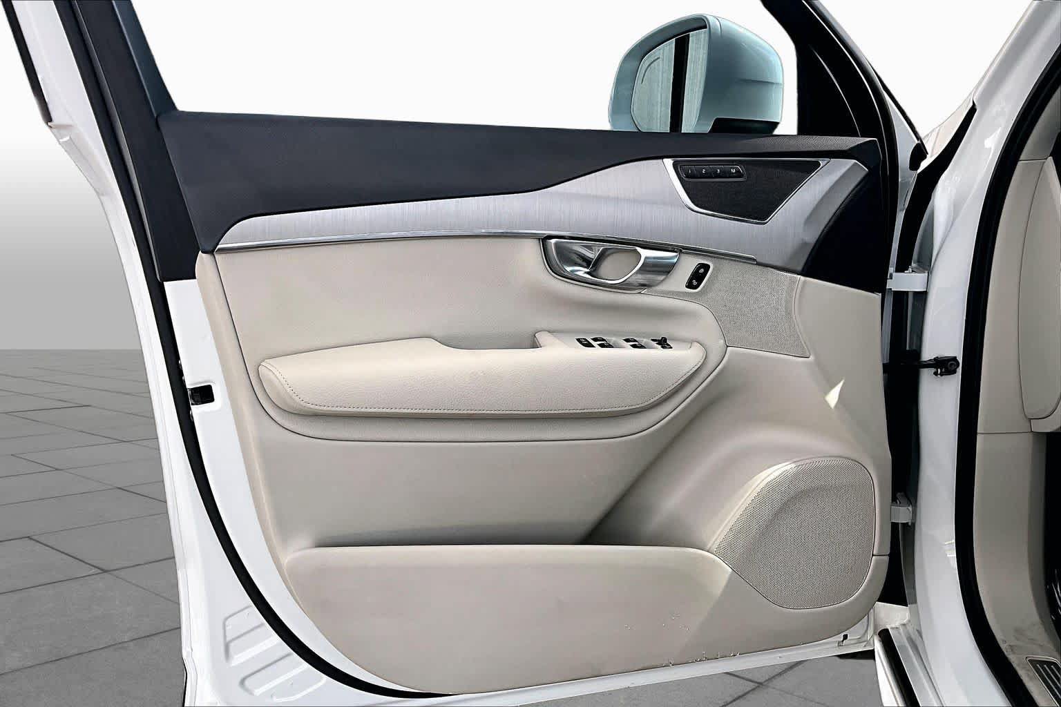 Used 2021 Volvo XC90 T5 Momentum w/ Protection Package Premier FWD image 22