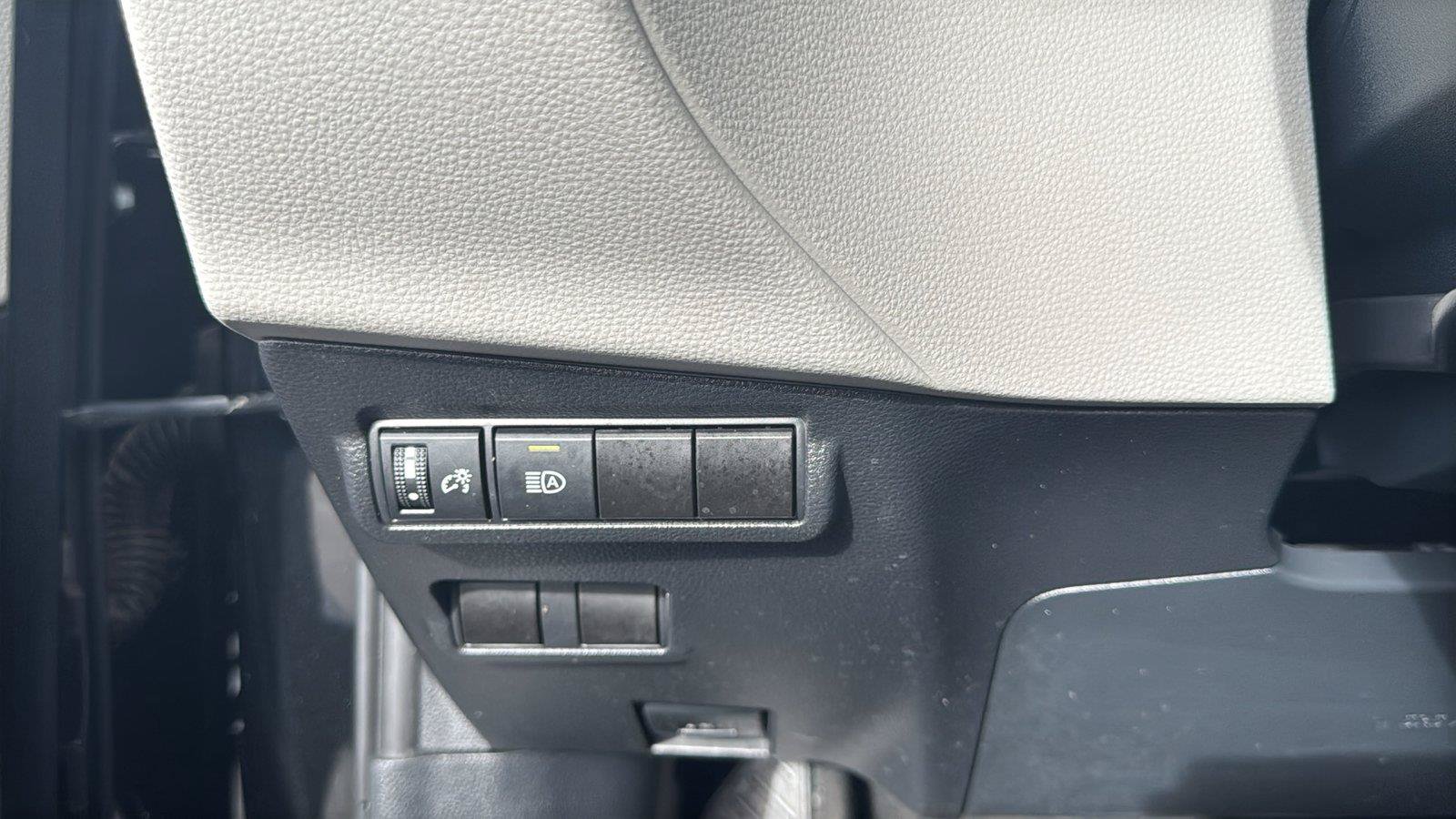 Used 2023 Toyota Corolla Cross LE w/ Black Badges Package (TMS) FWD image 14