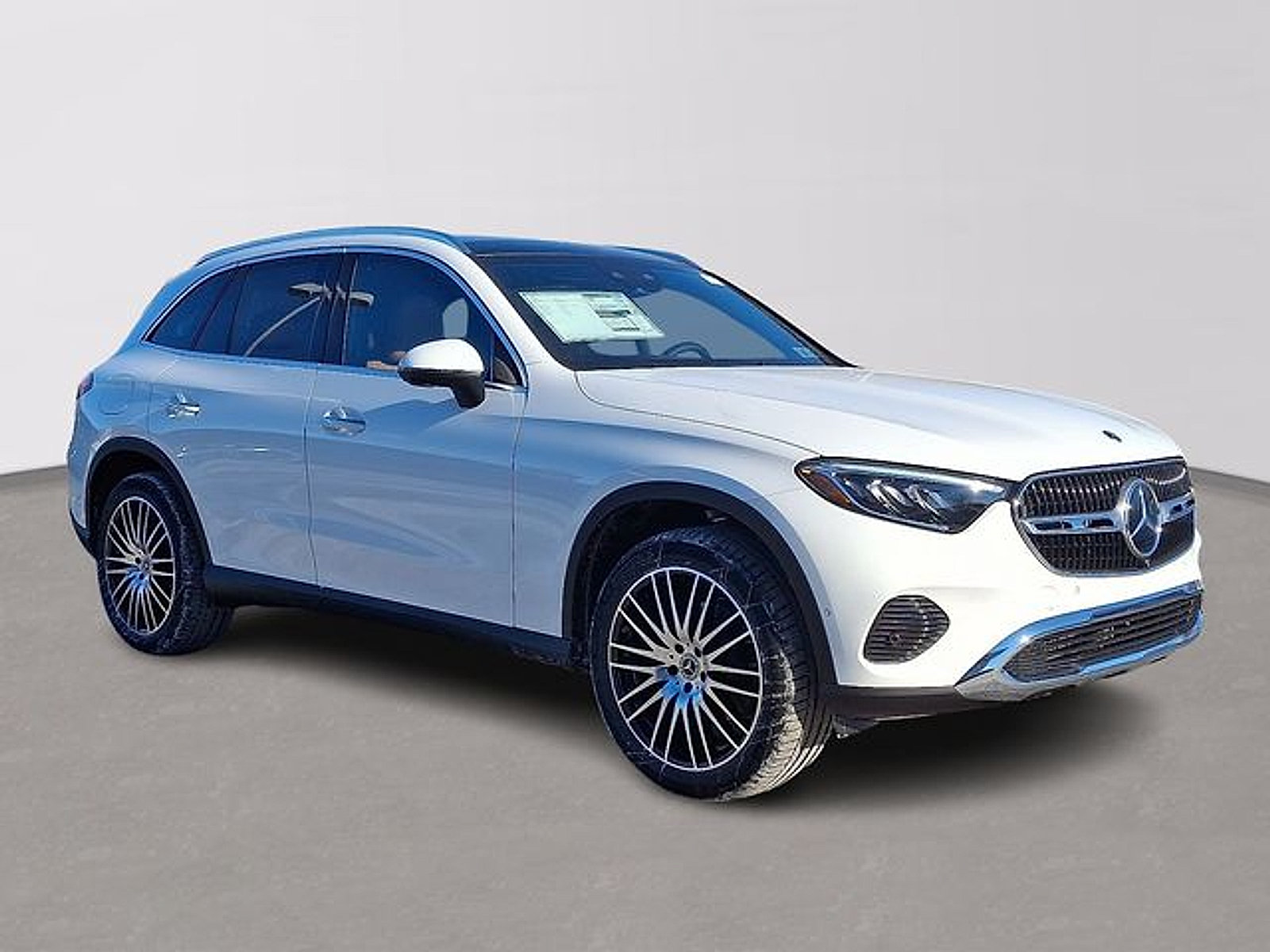 Used 2026 Mercedes-Benz GLC 300 4MATIC image 3