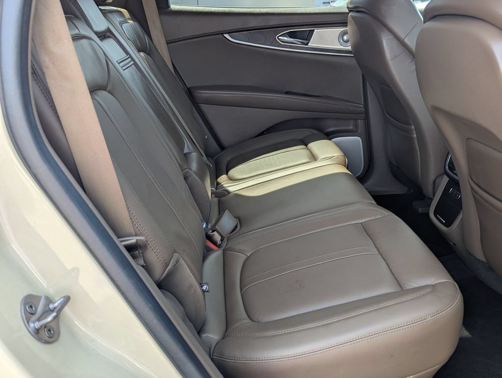 Used 2018 Lincoln MKX Reserve w/ Luxury Package AWD/4WD image 26