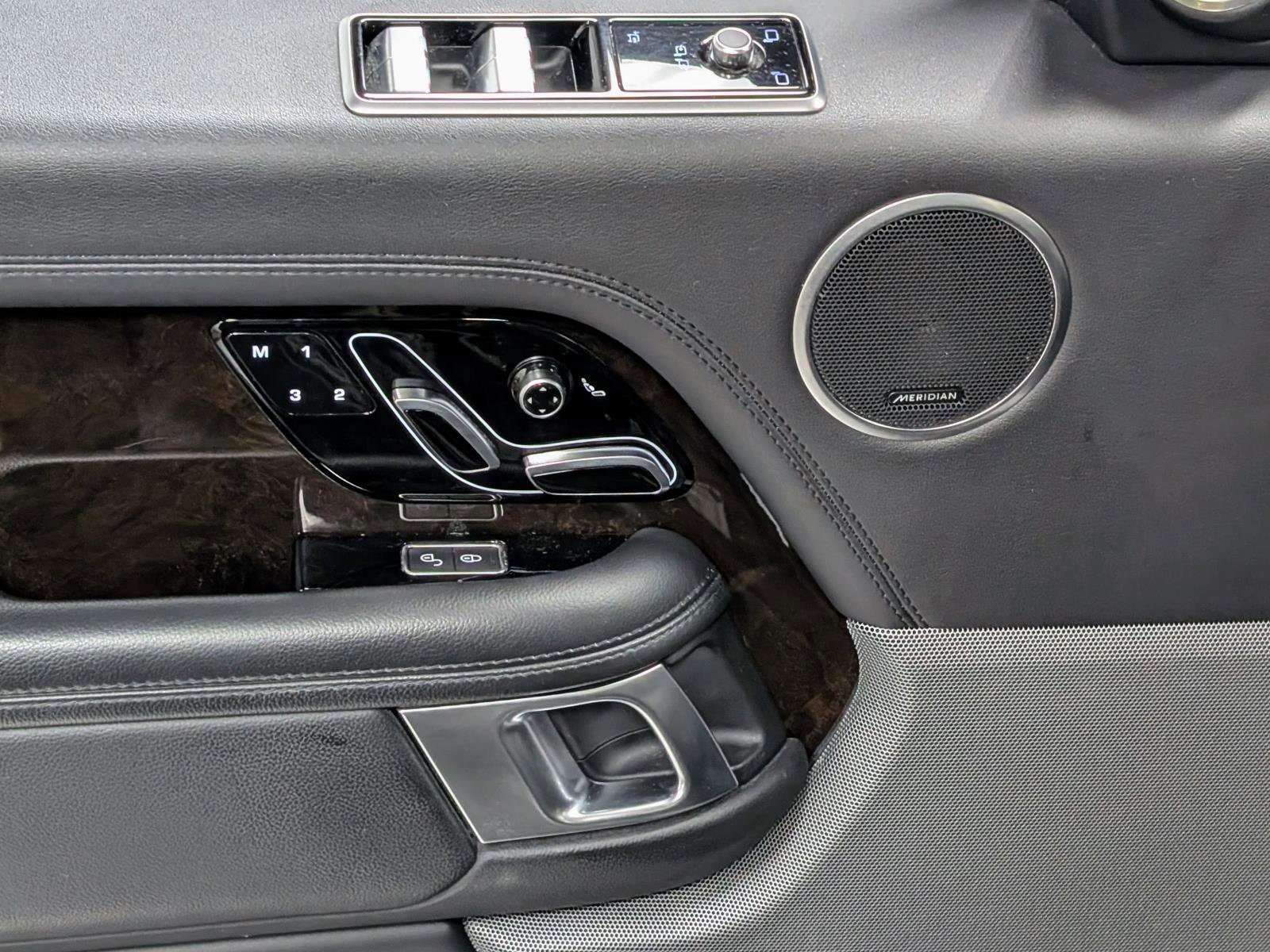 Used 2020 Land Rover Range Rover image 13