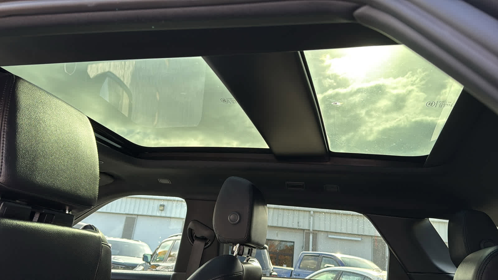 Used 2022 Land Rover Range Rover Evoque R-Dynamic S image 25