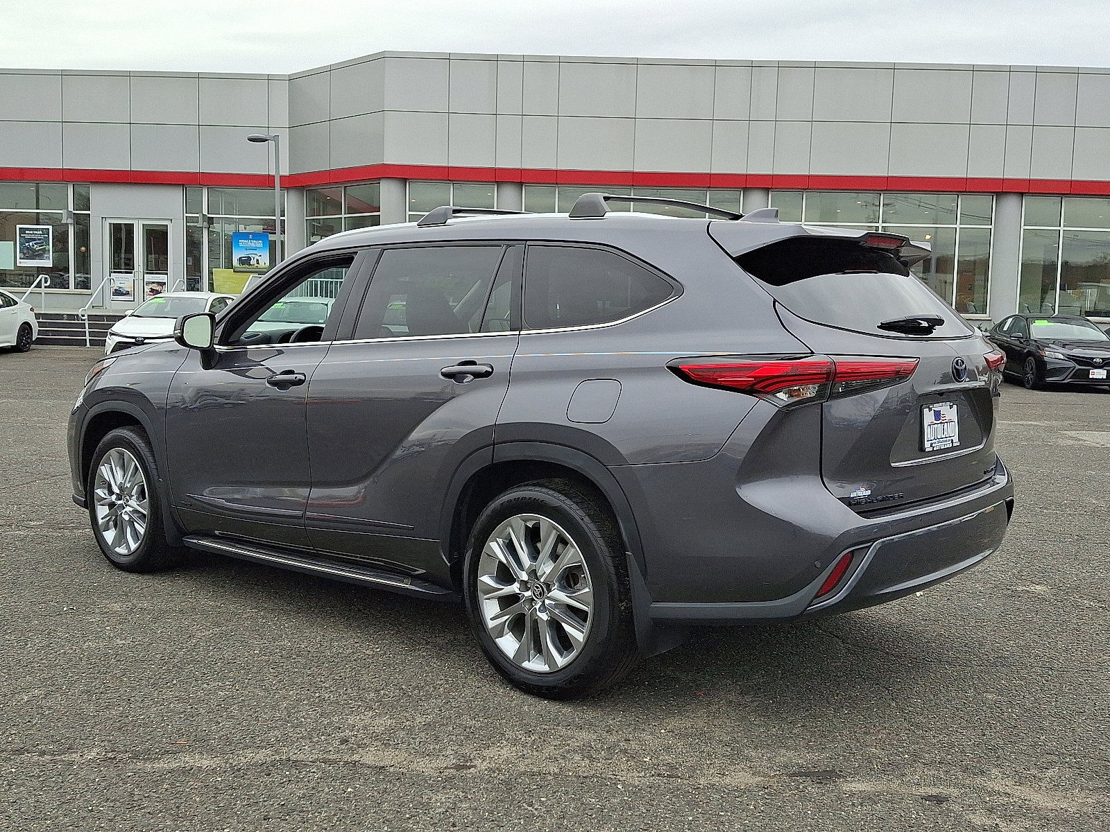 Used 2023 Toyota Highlander Limited image 5