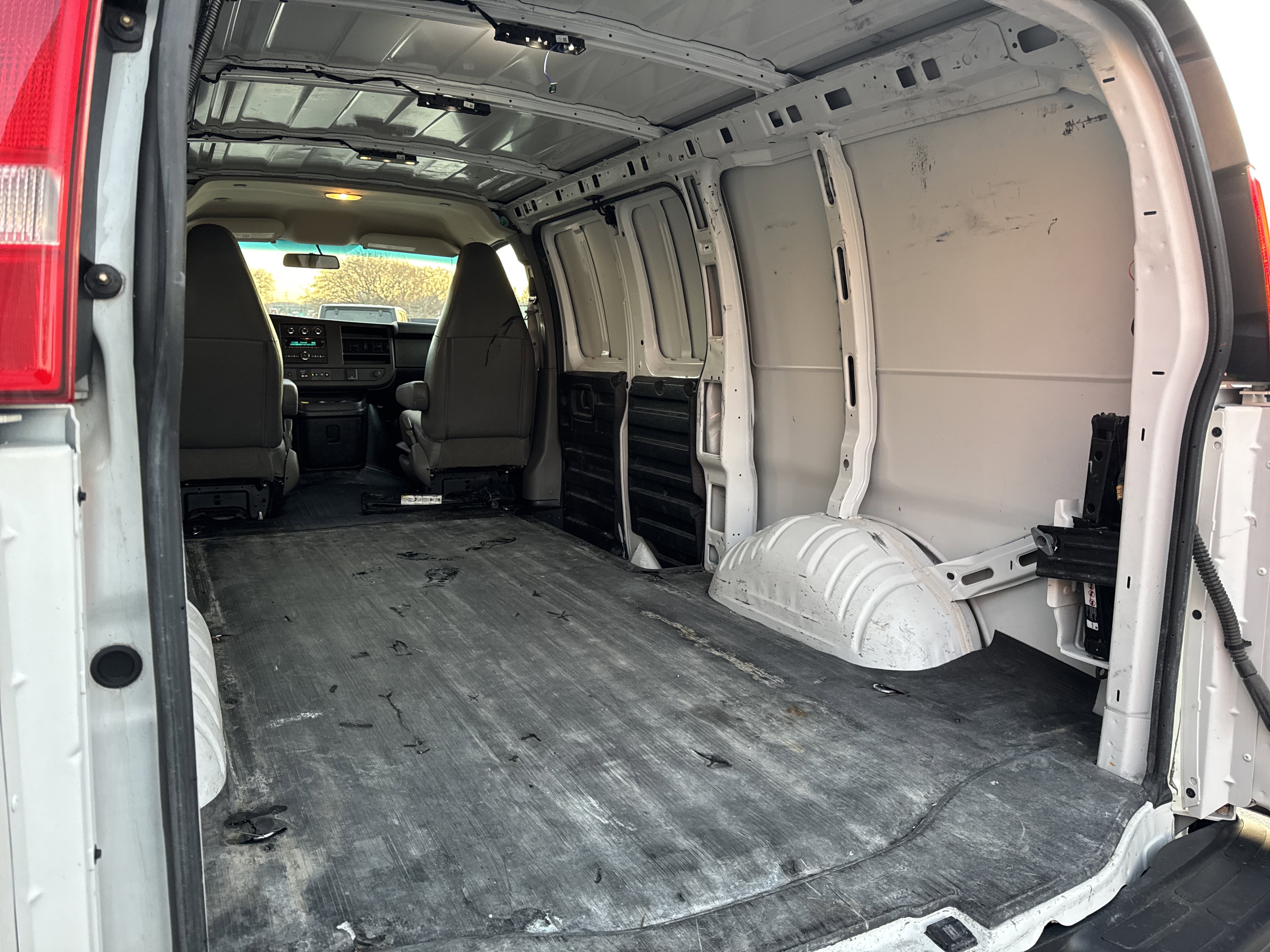 Used 2021 Chevrolet Express 2500 w/ Driver Convenience Package image 29