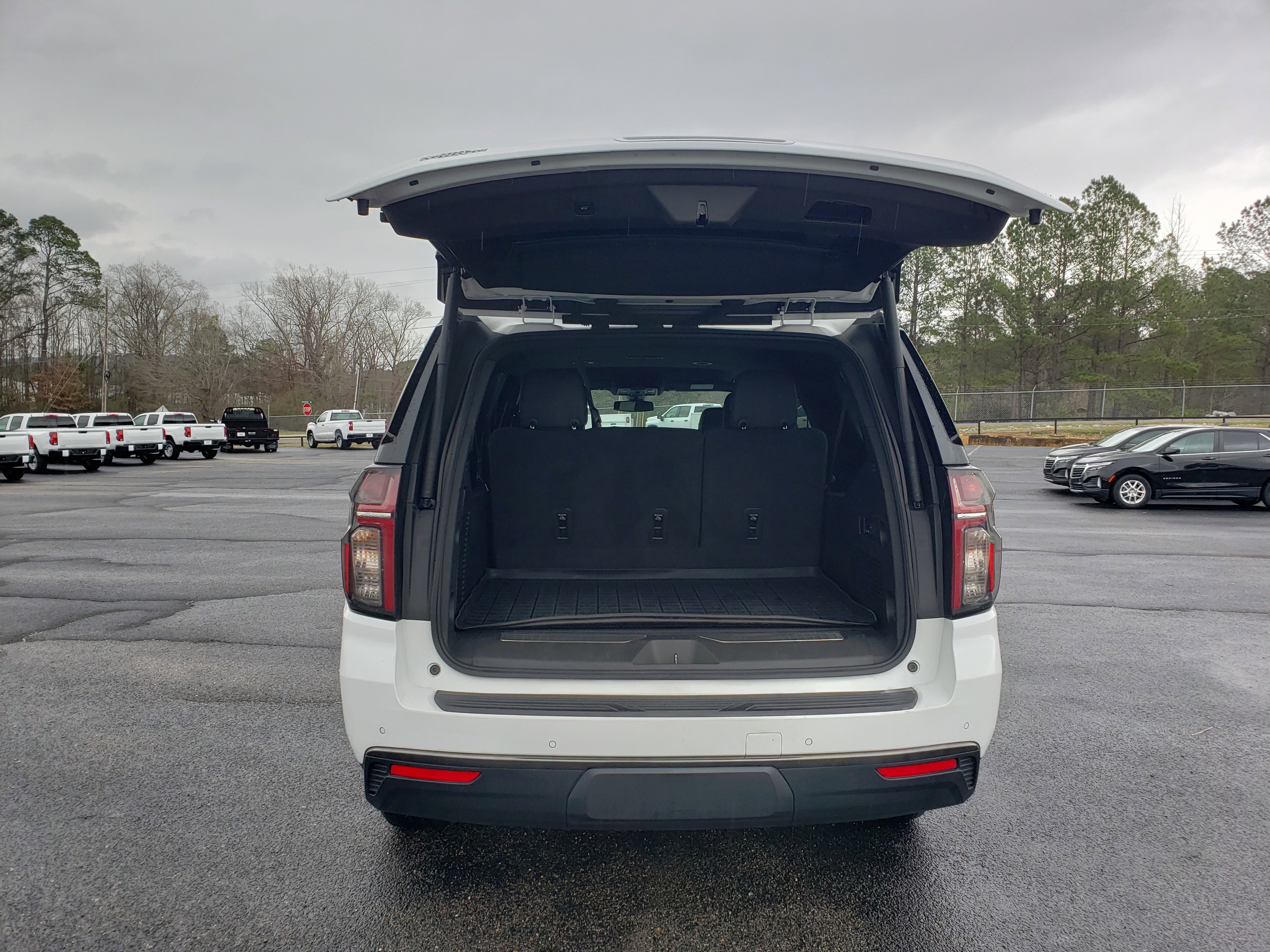 Used 2022 Chevrolet Suburban Z71 w/ Luxury Package image 9