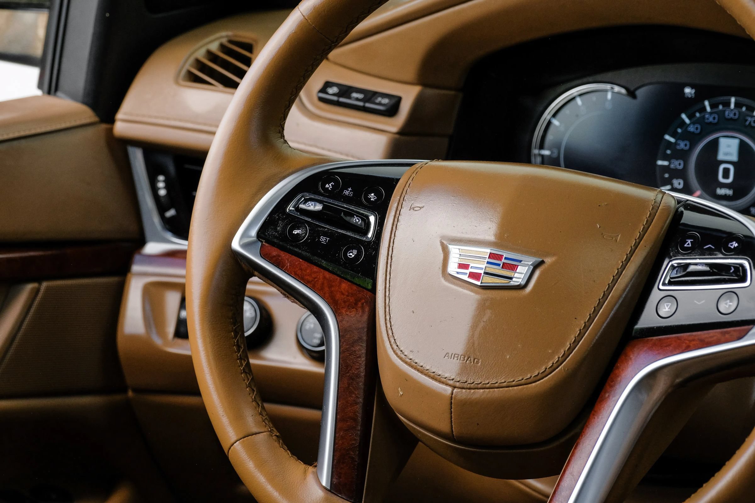 Used 2017 Cadillac Escalade ESV Platinum AWD/4WD image 23
