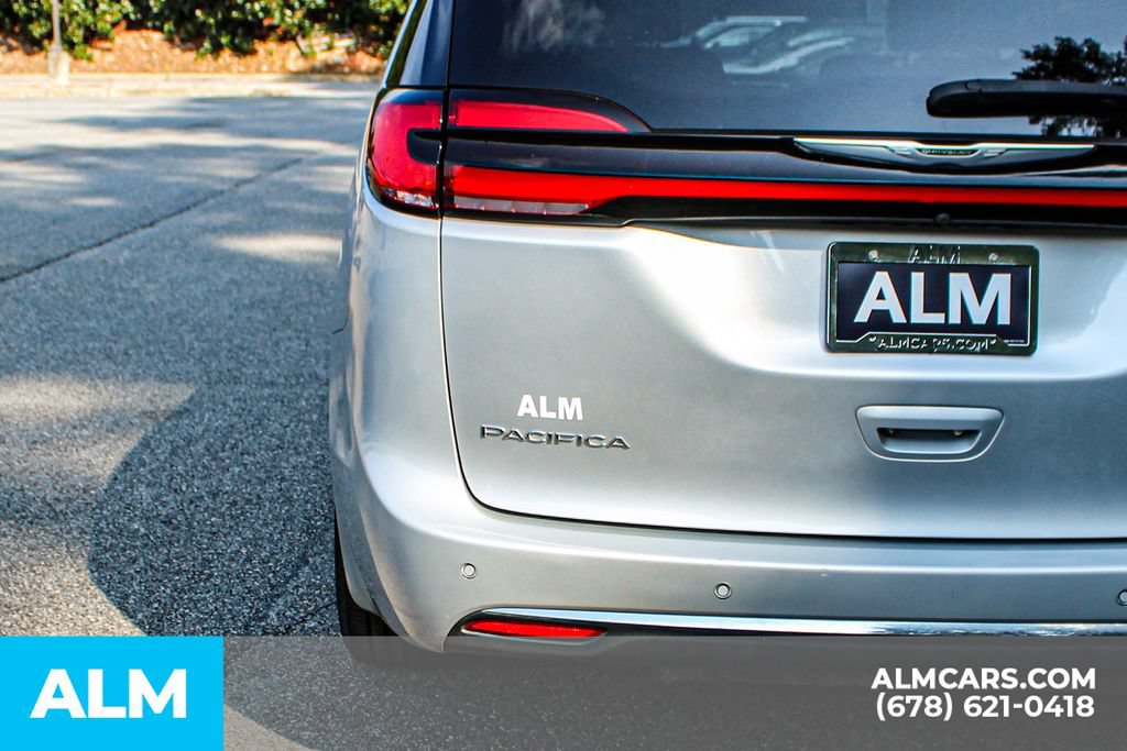 Used 2023 Chrysler Pacifica Touring-L FWD image 12