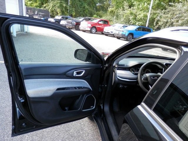 Used 2022 Jeep Compass Latitude w/ Sun and Sound Group AWD/4WD image 15