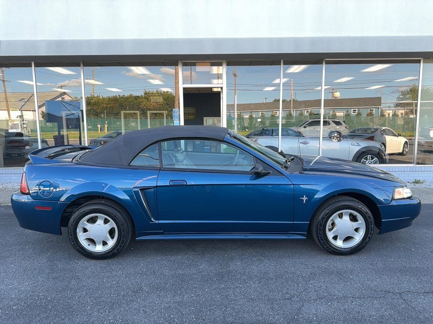 Used 2000 Ford Mustang Convertible RWD image 27
