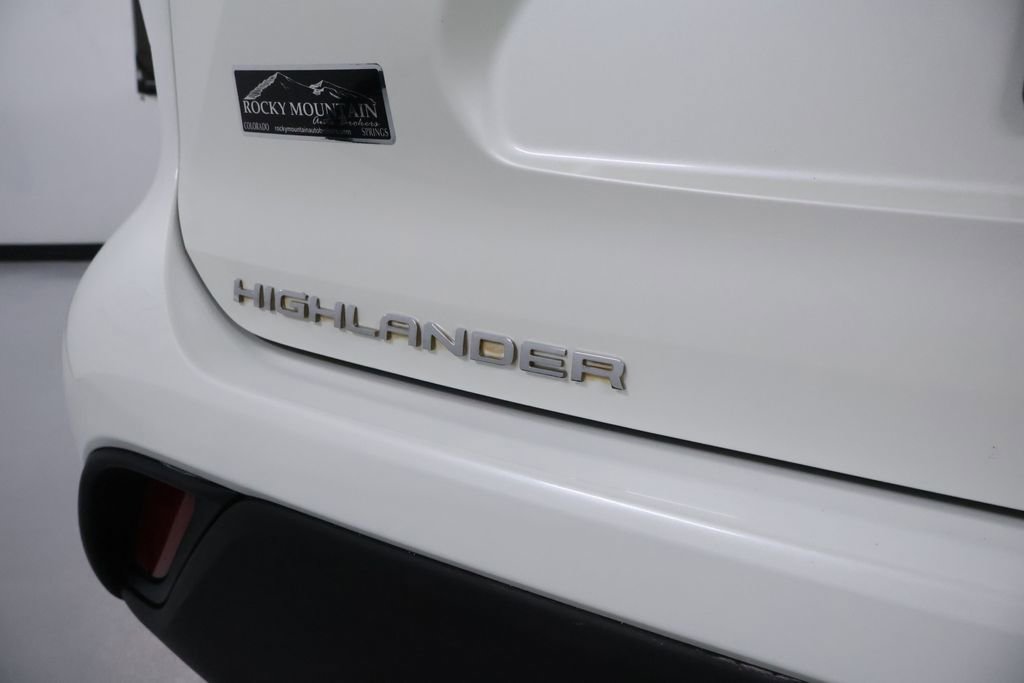 Used 2021 Toyota Highlander LE image 10