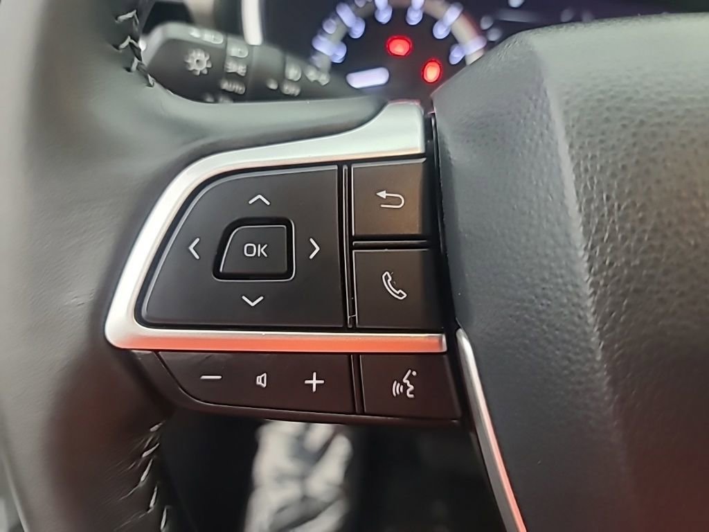 Used 2023 Toyota Highlander XLE image 29