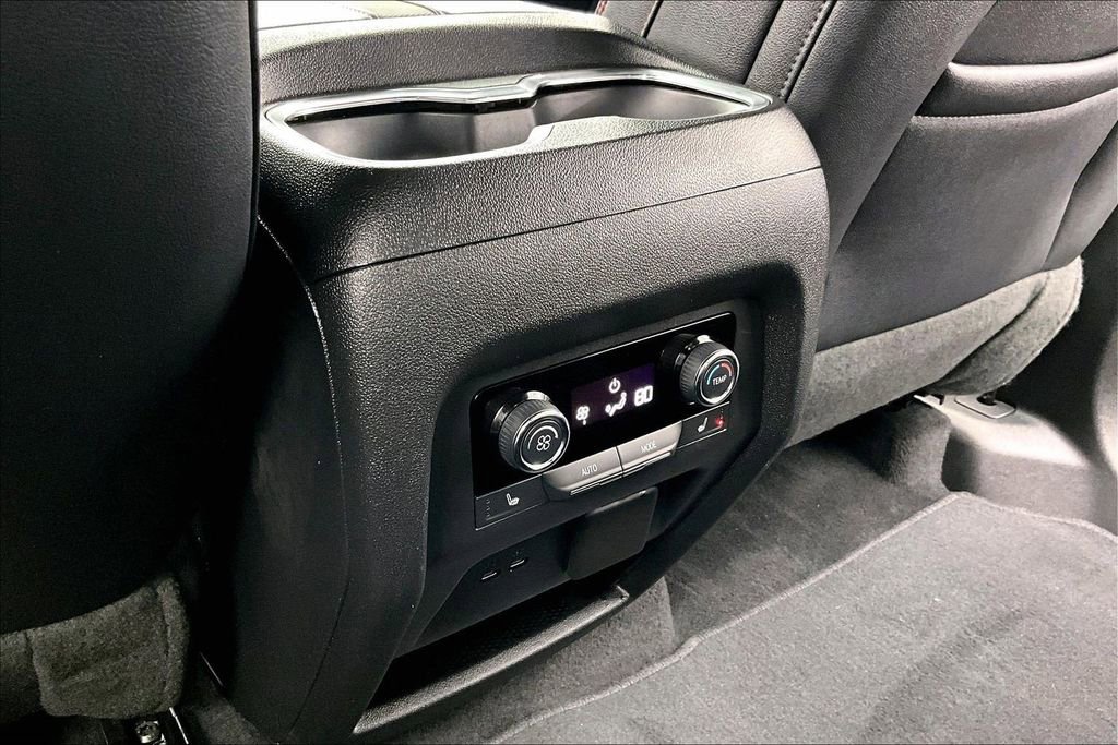 Used 2024 Chevrolet Traverse RS image 34