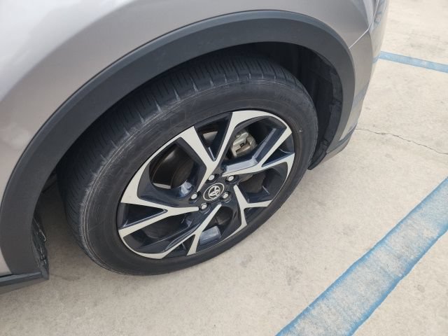 Used 2018 Toyota C-HR XLE FWD image 8