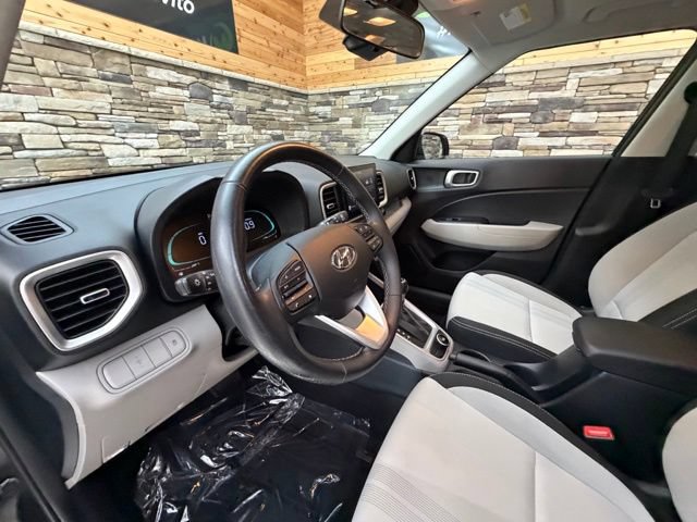 Used 2023 Hyundai Venue SEL FWD image 11