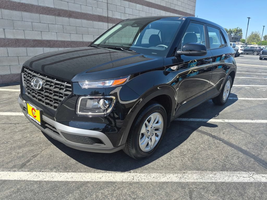 Used 2026 Hyundai Venue SE FWD image 2