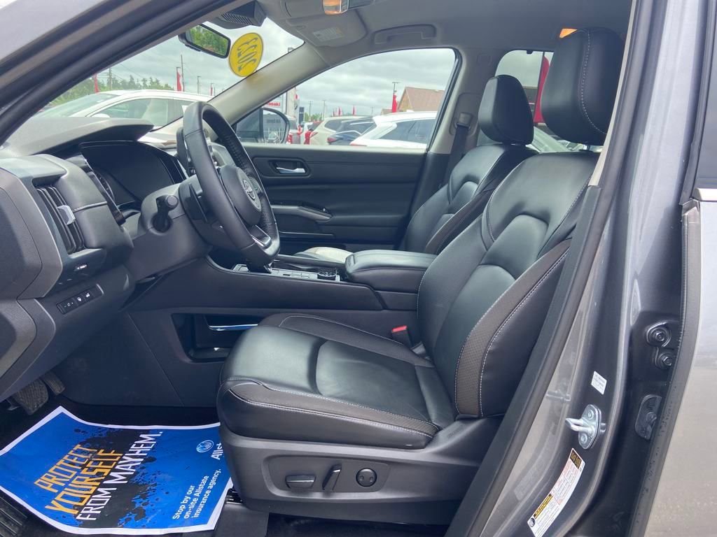 Used 2023 Nissan Pathfinder SL w/ Lighting Package (N92) image 9