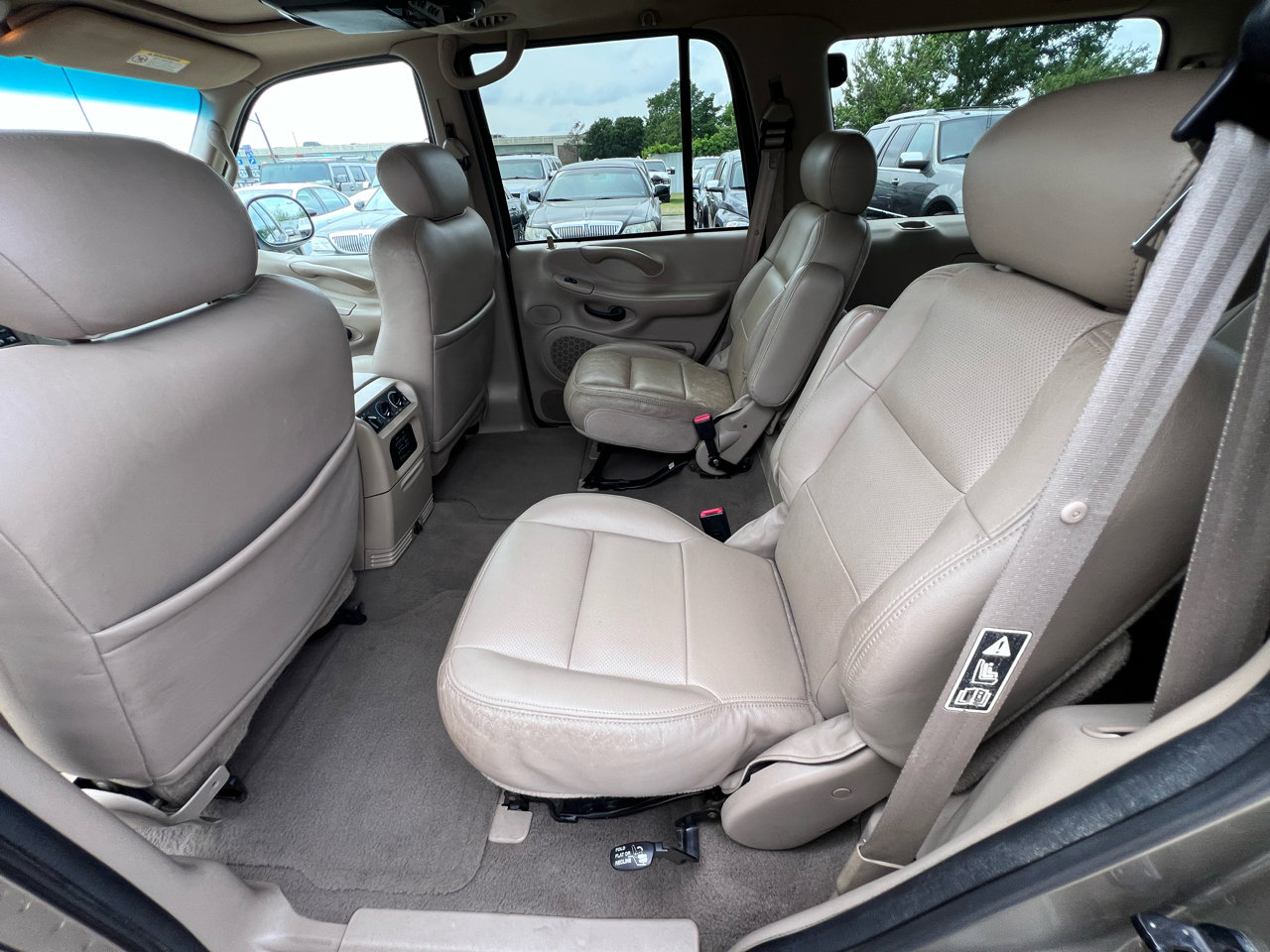 Used 2002 Ford Expedition Eddie Bauer image 35