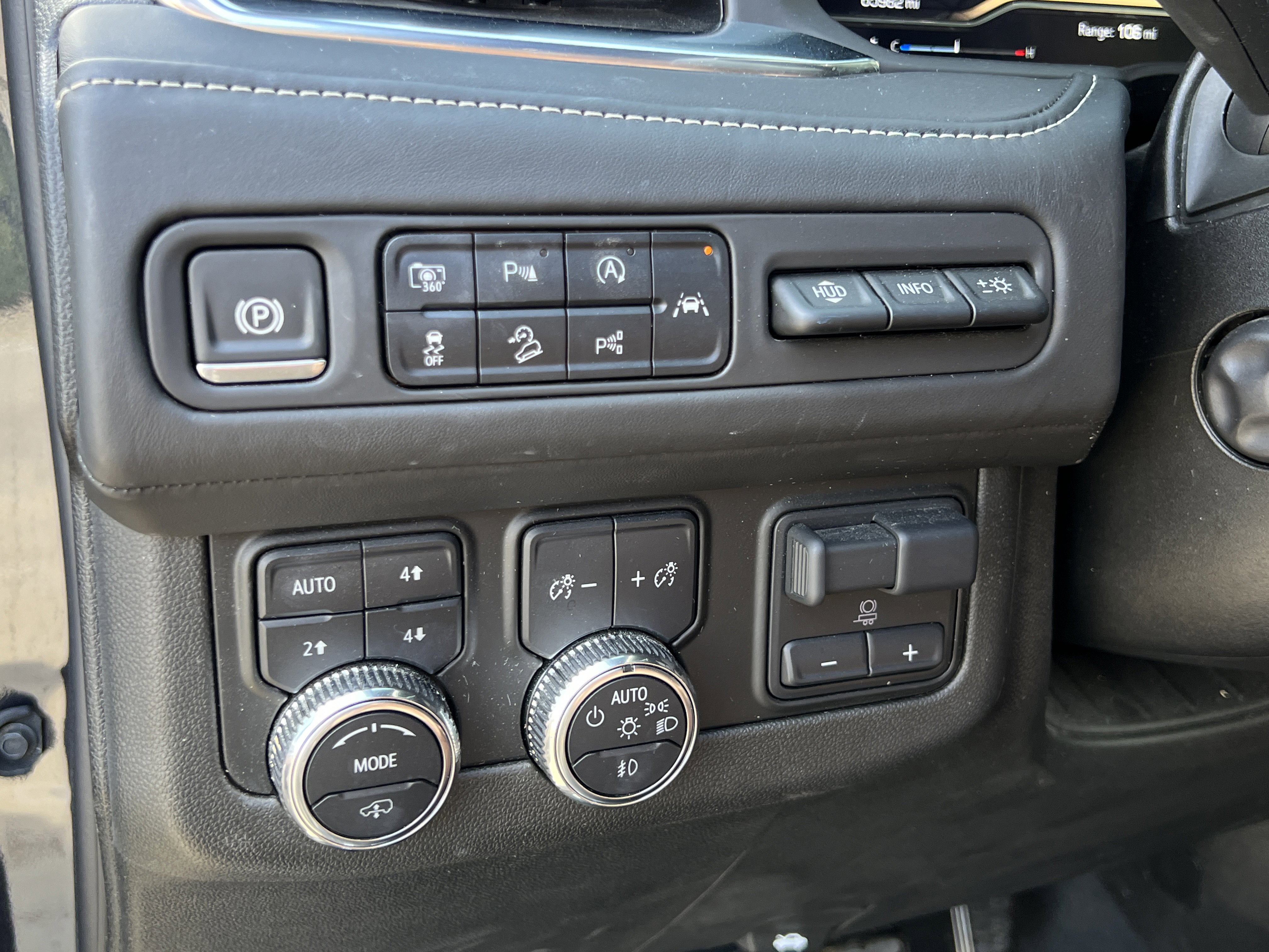 Used 2024 GMC Yukon Denali Ultimate image 18