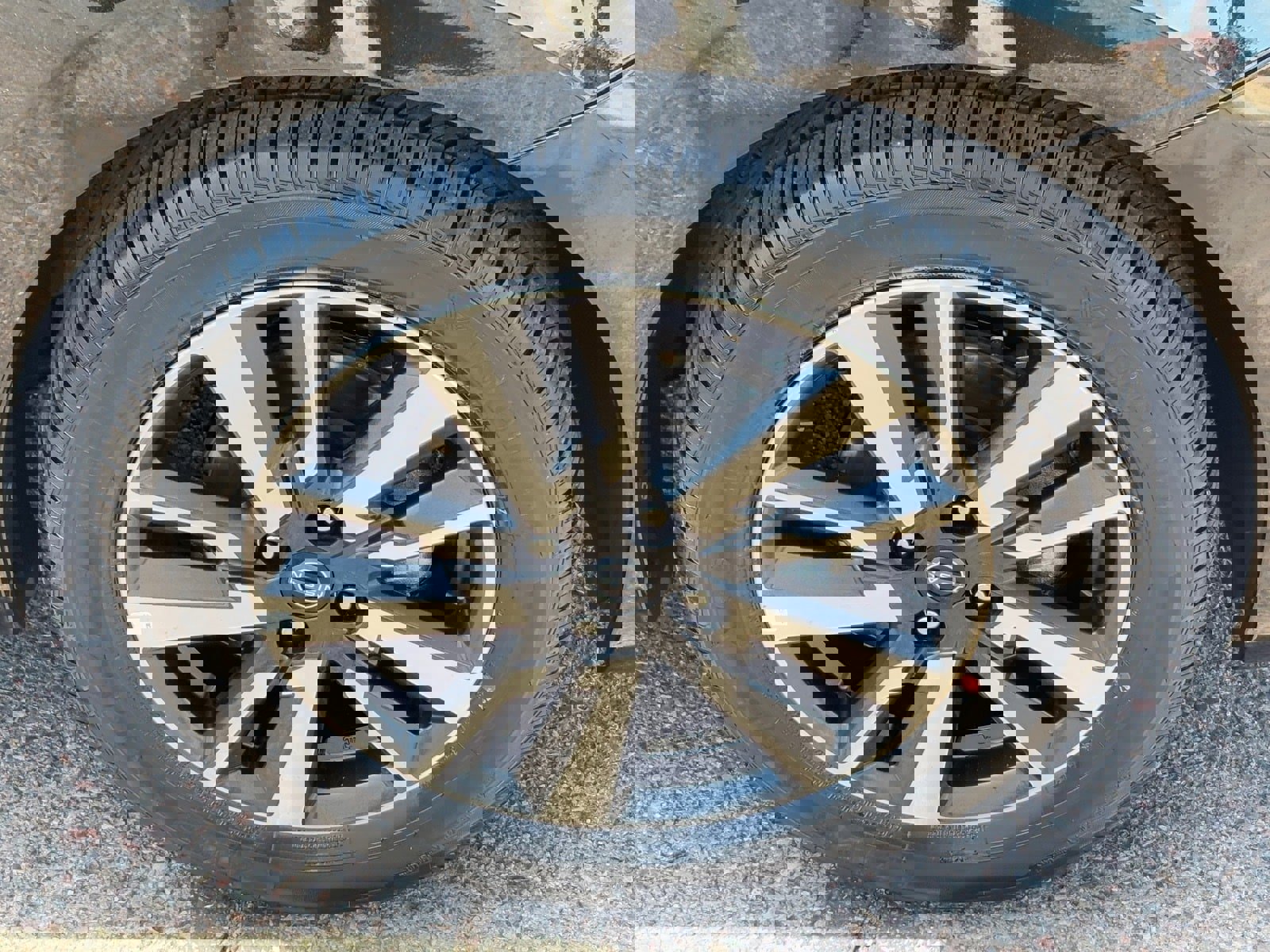 Used 2025 Nissan Versa SV image 8