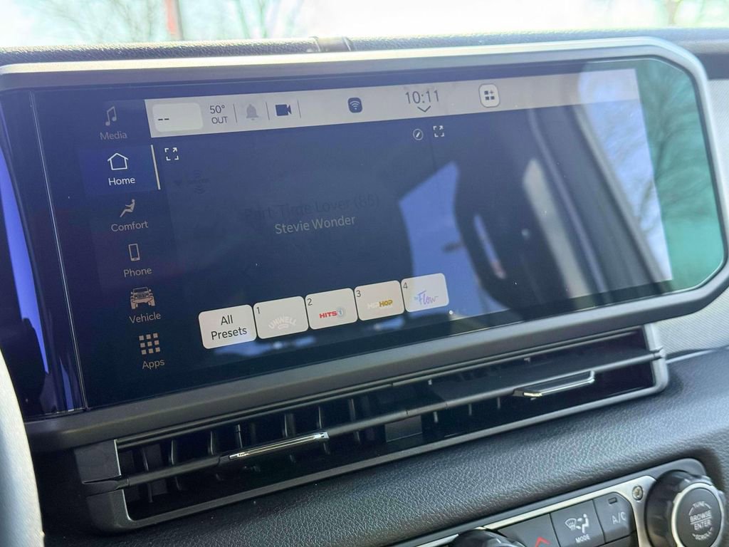 Used 2025 Jeep Wrangler Willys AWD/4WD image 19