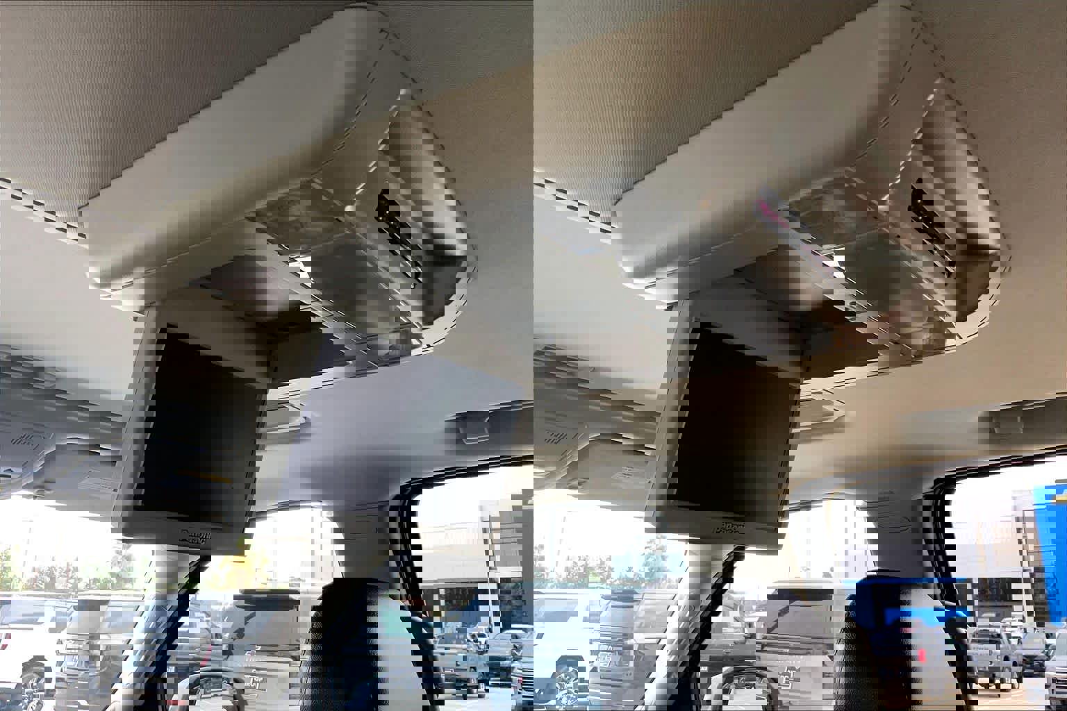 Used 2013 Chevrolet Suburban LTZ image 33