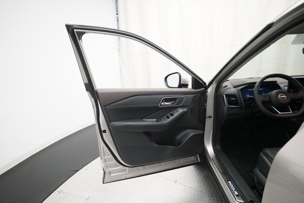 Certified 2023 Nissan Rogue Platinum w/ Platinum Premium Package image 28