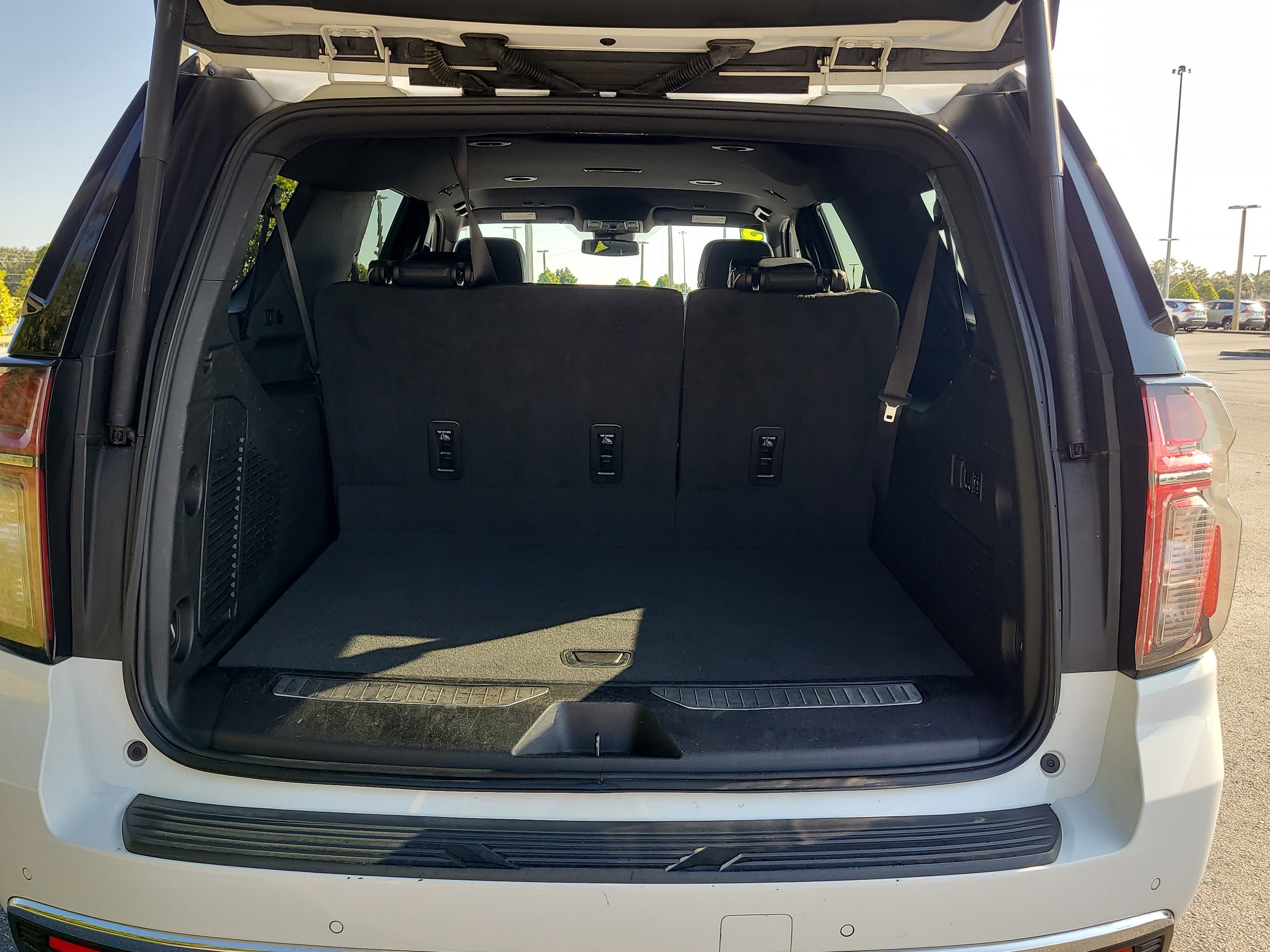 Used 2023 Chevrolet Suburban Premier image 11