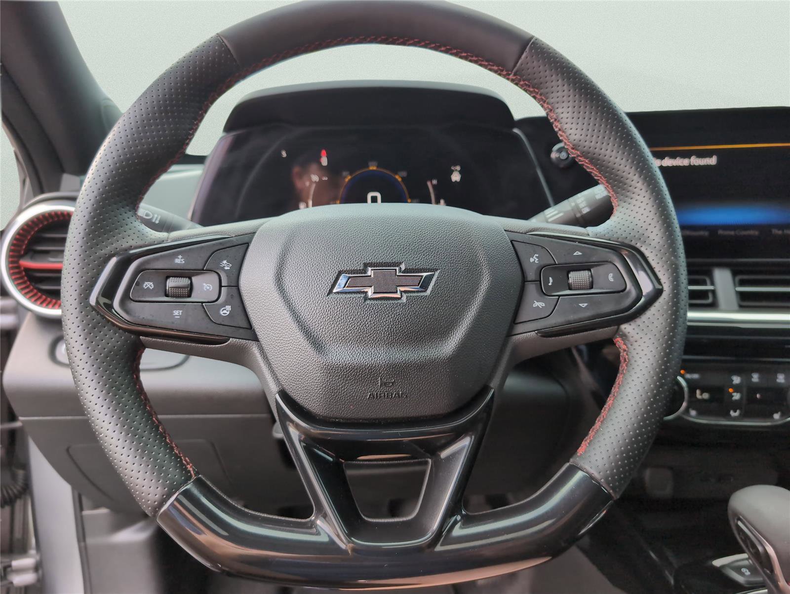 Used 2024 Chevrolet Trax RS w/ Sunroof Package image 29