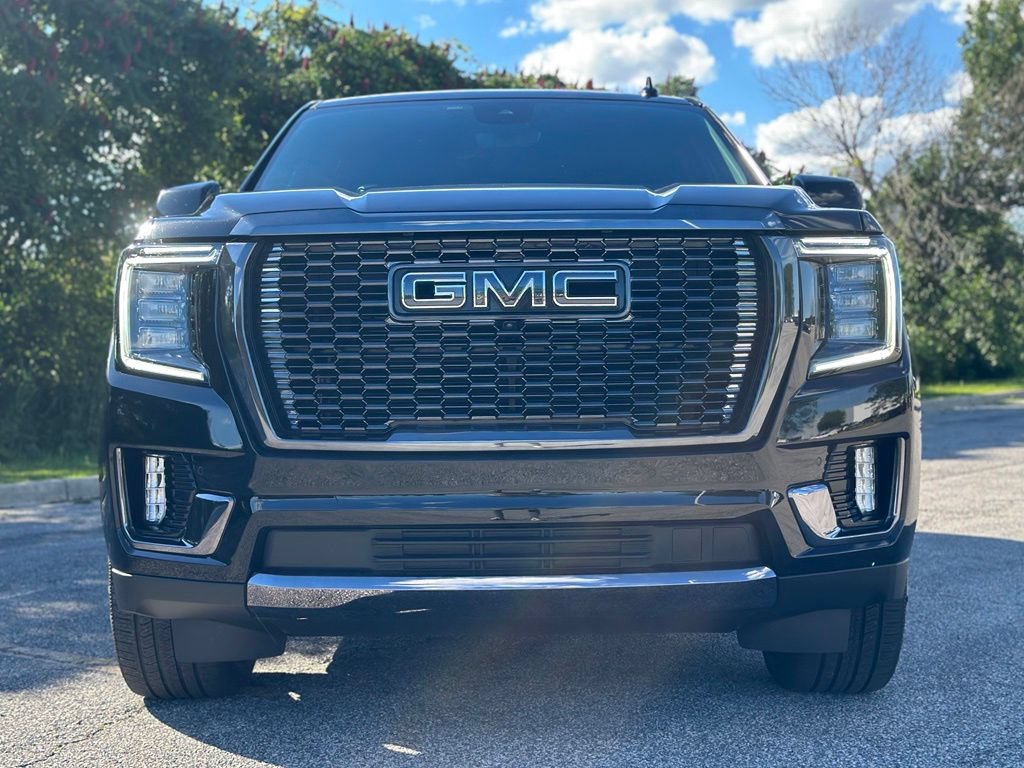 Used 2023 GMC Yukon XL Denali Ultimate AWD/4WD image 2