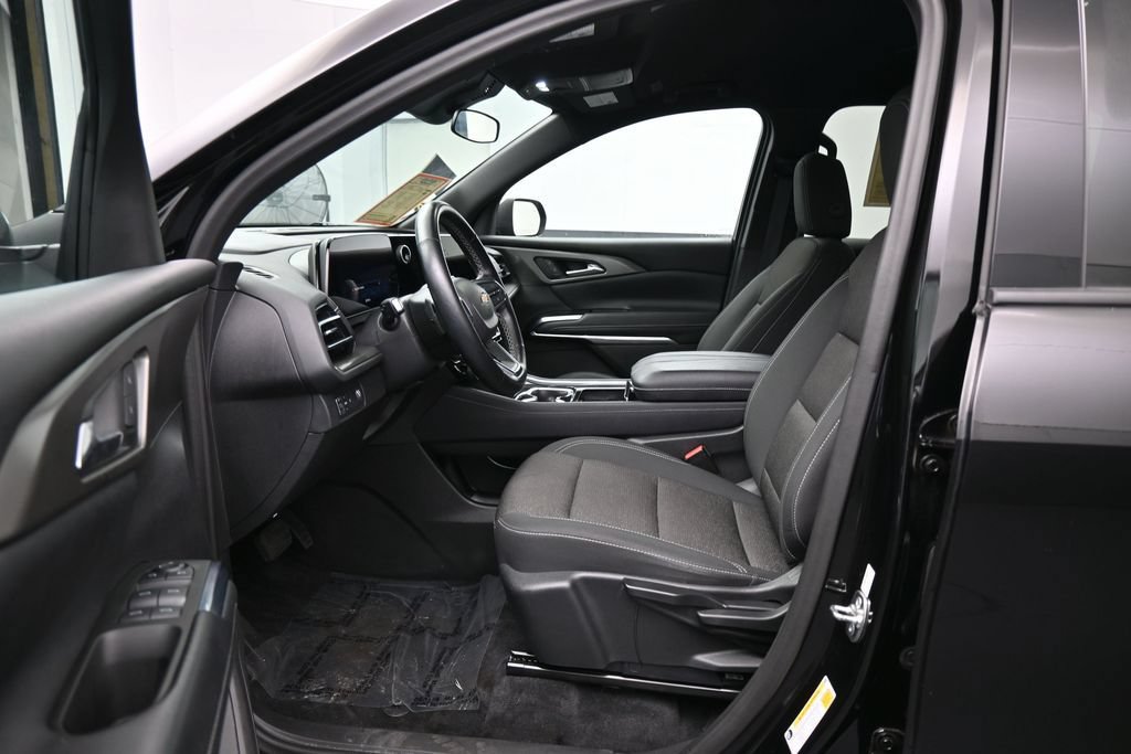 Used 2024 Chevrolet Traverse LS FWD image 10