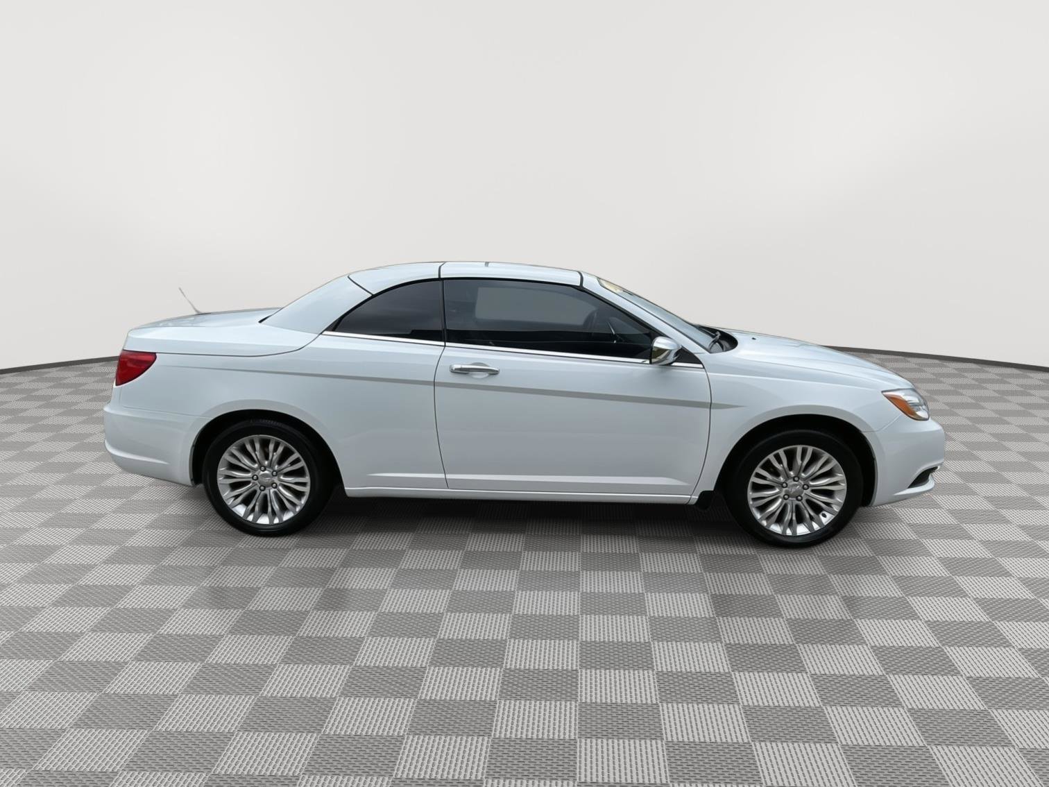 Used 2013 Chrysler 200 Limited FWD image 13