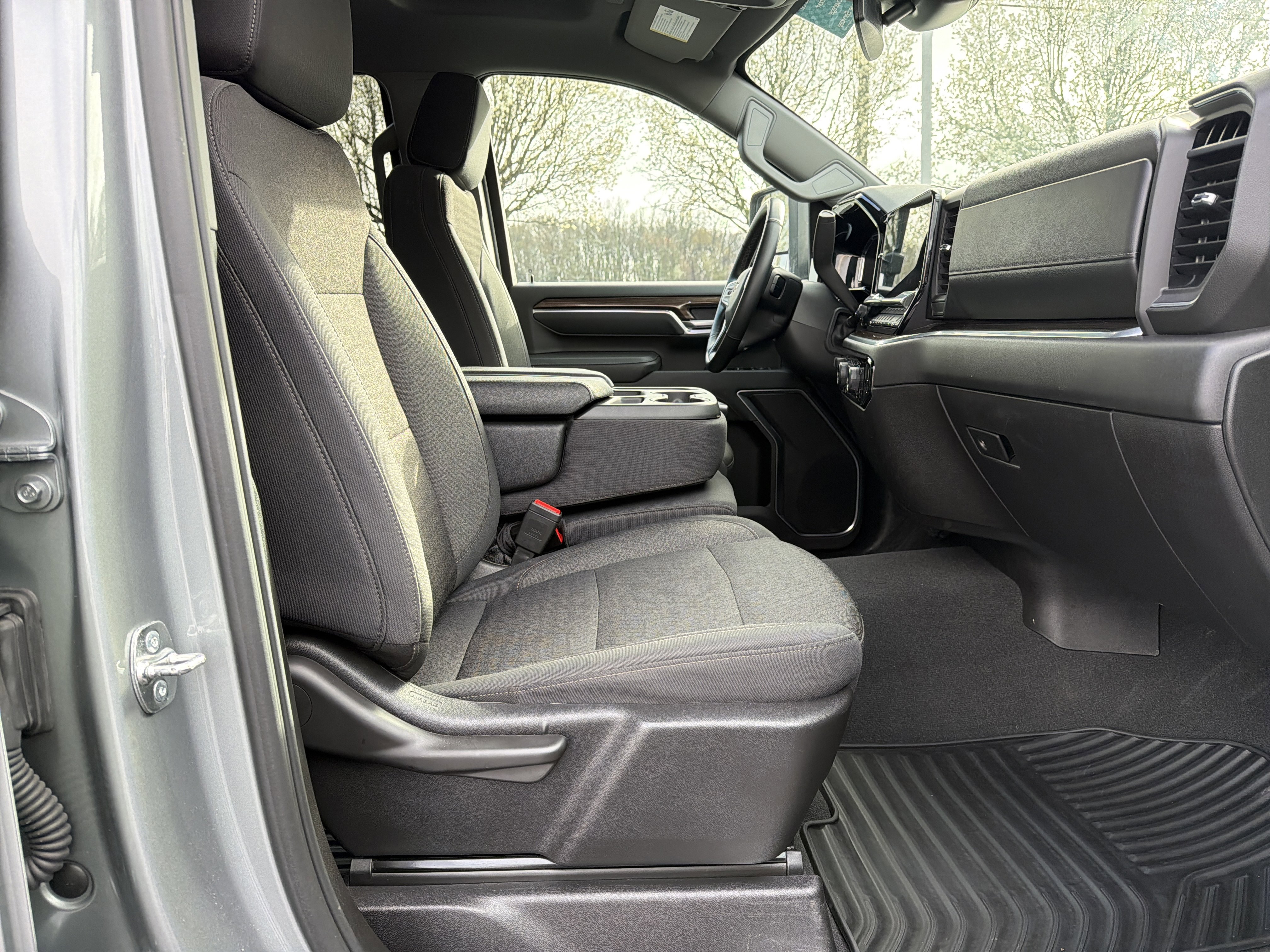 Used 2025 Chevrolet Silverado 2500 LT w/ Safety Package image 32