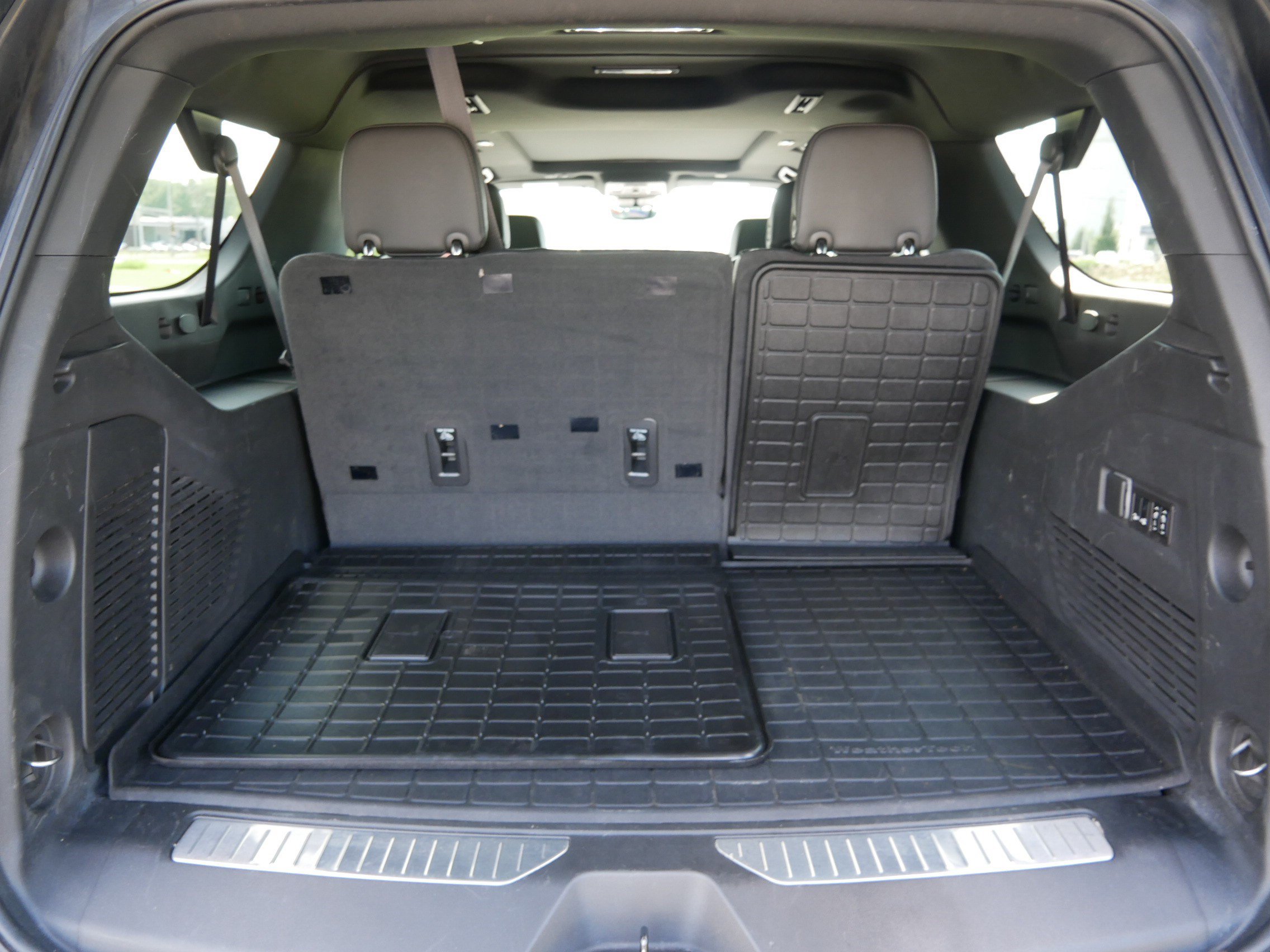 Used 2023 Chevrolet Suburban High Country AWD/4WD image 18
