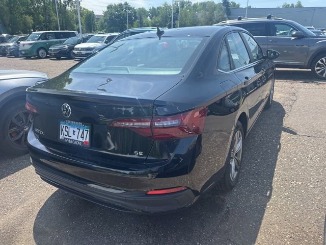 Used 2023 Volkswagen Jetta SE w/ Panoramic Sunroof Package FWD image 3