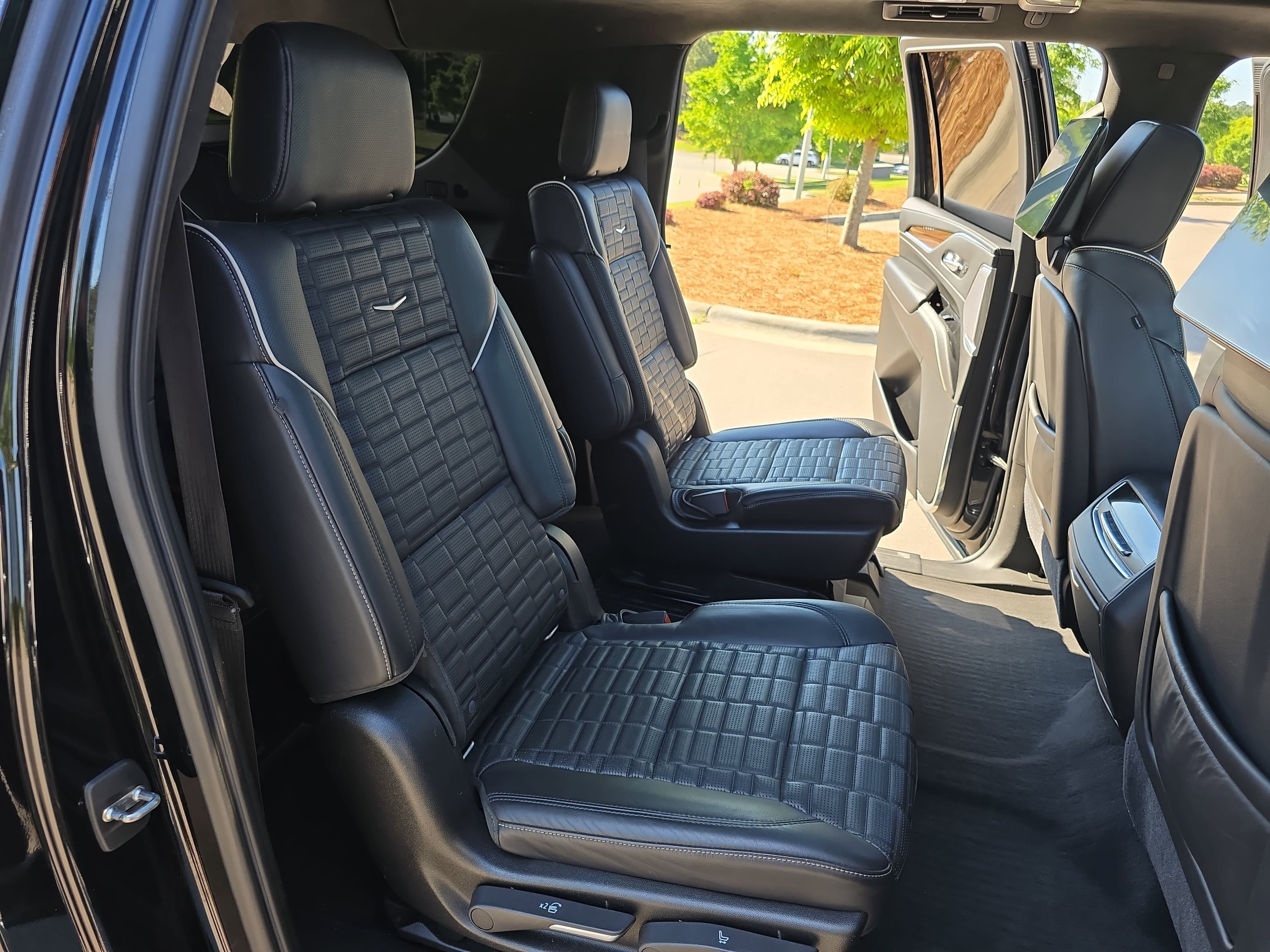 Used 2021 Cadillac Escalade ESV Sport Platinum w/ Heavy-Duty Trailer Package AWD/4WD image 12