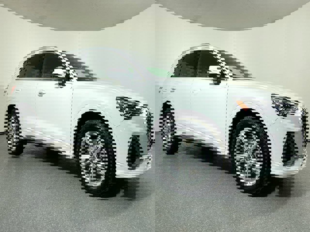 Used 2020 Audi Q3 2.0T Premium Plus w/ Premium Plus Package image 28