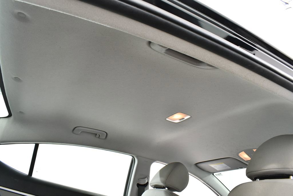 Used 2017 Hyundai Elantra SE image 18