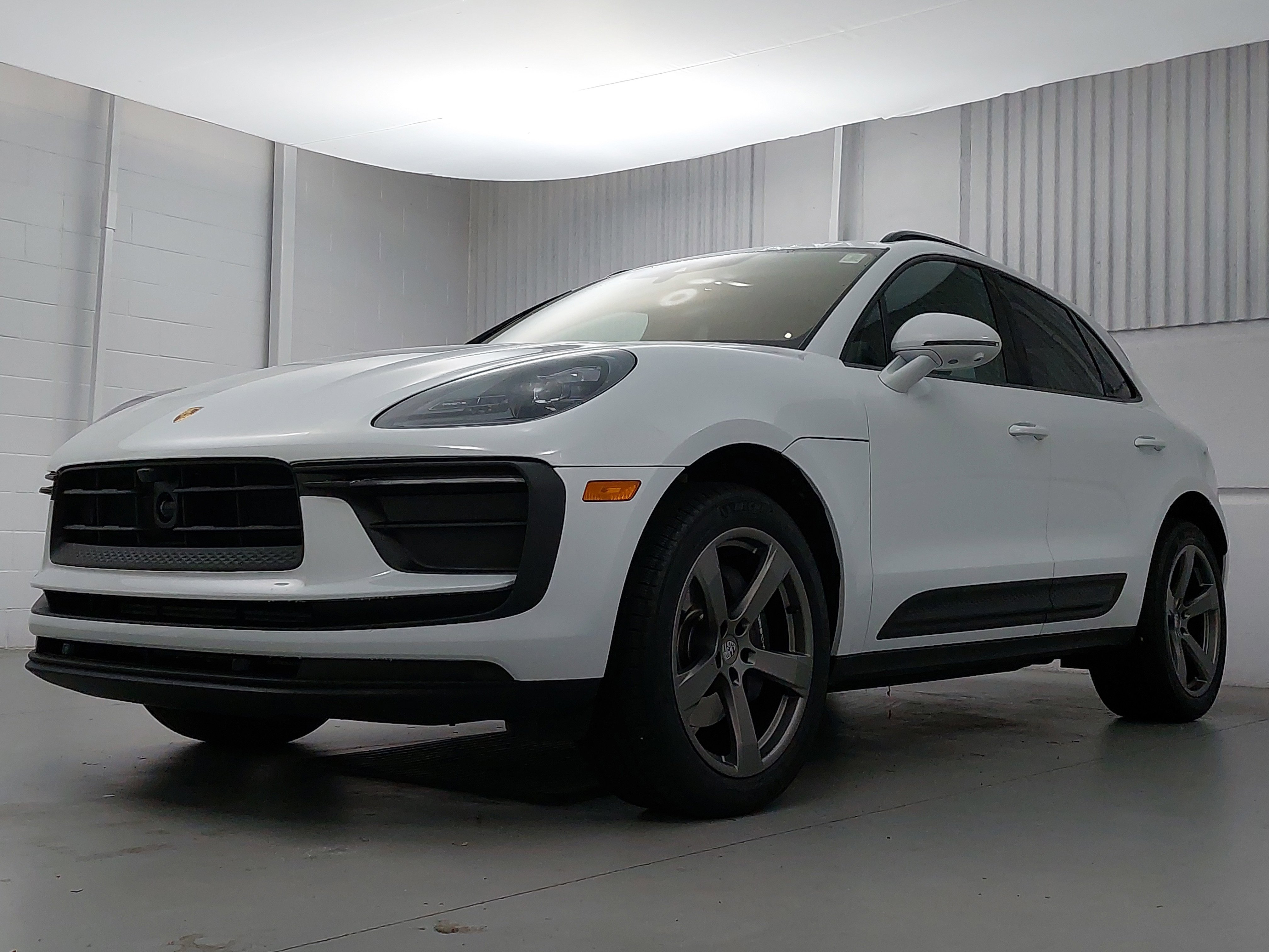 Used 2025 Porsche Macan video 1