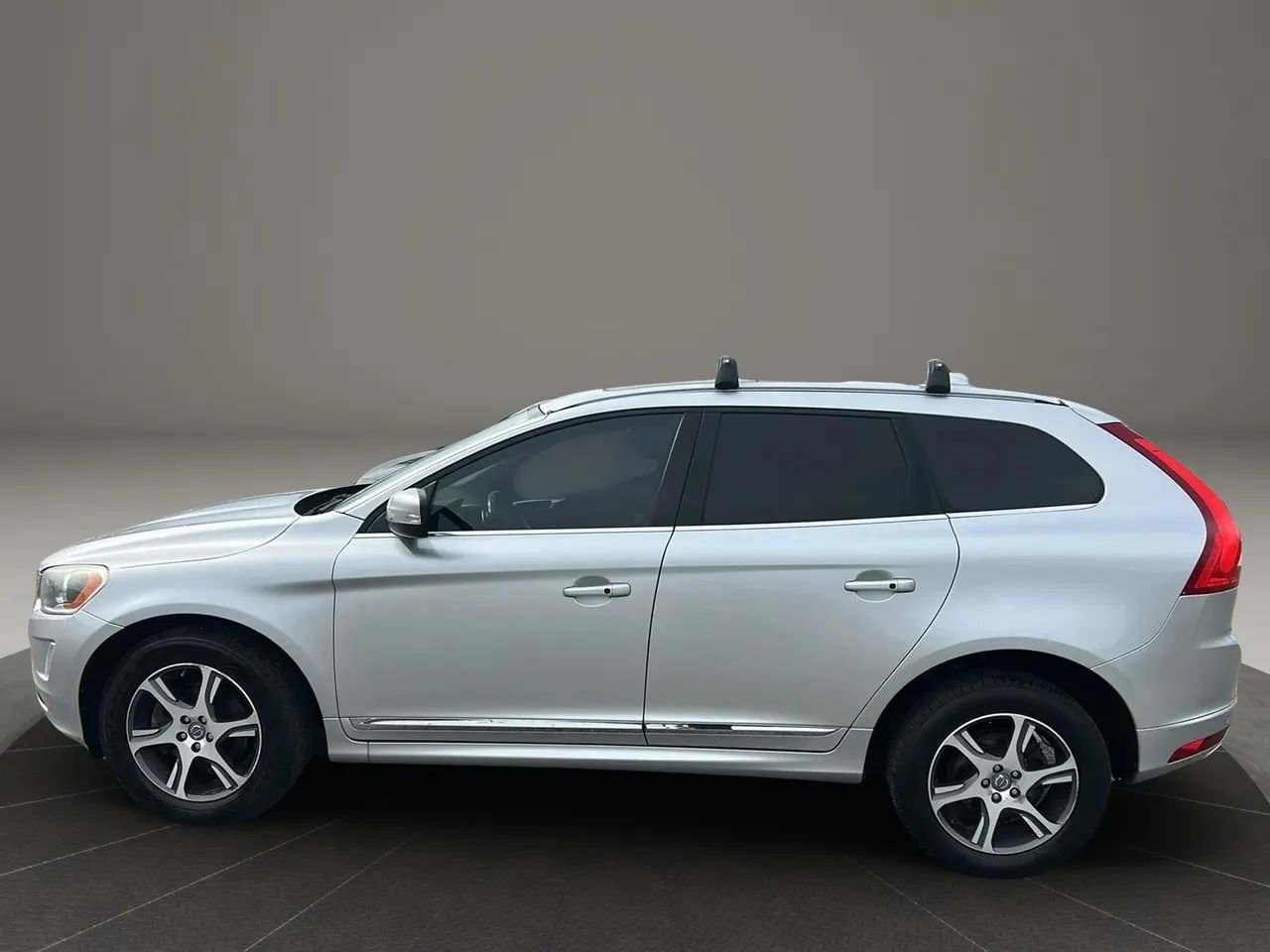 Used 2015 Volvo XC60 T6 Premier Plus AWD/4WD image 2