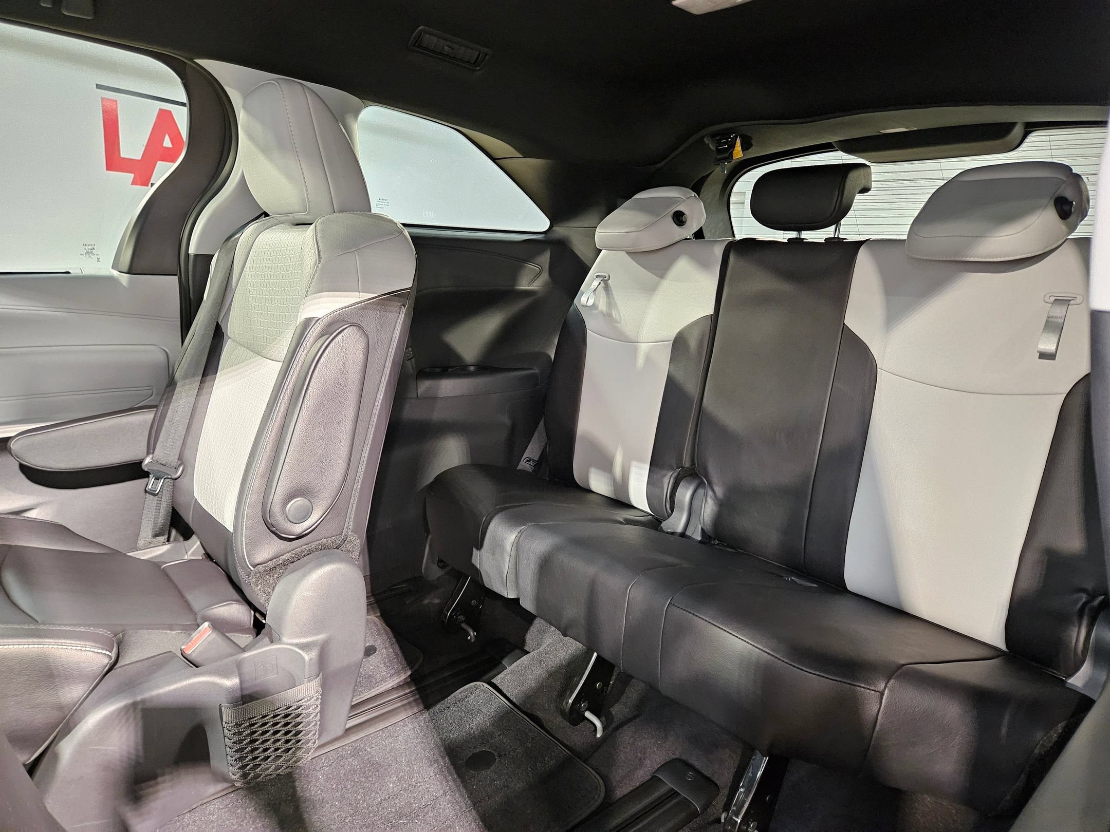 Certified 2025 Toyota Sienna XSE FWD image 34