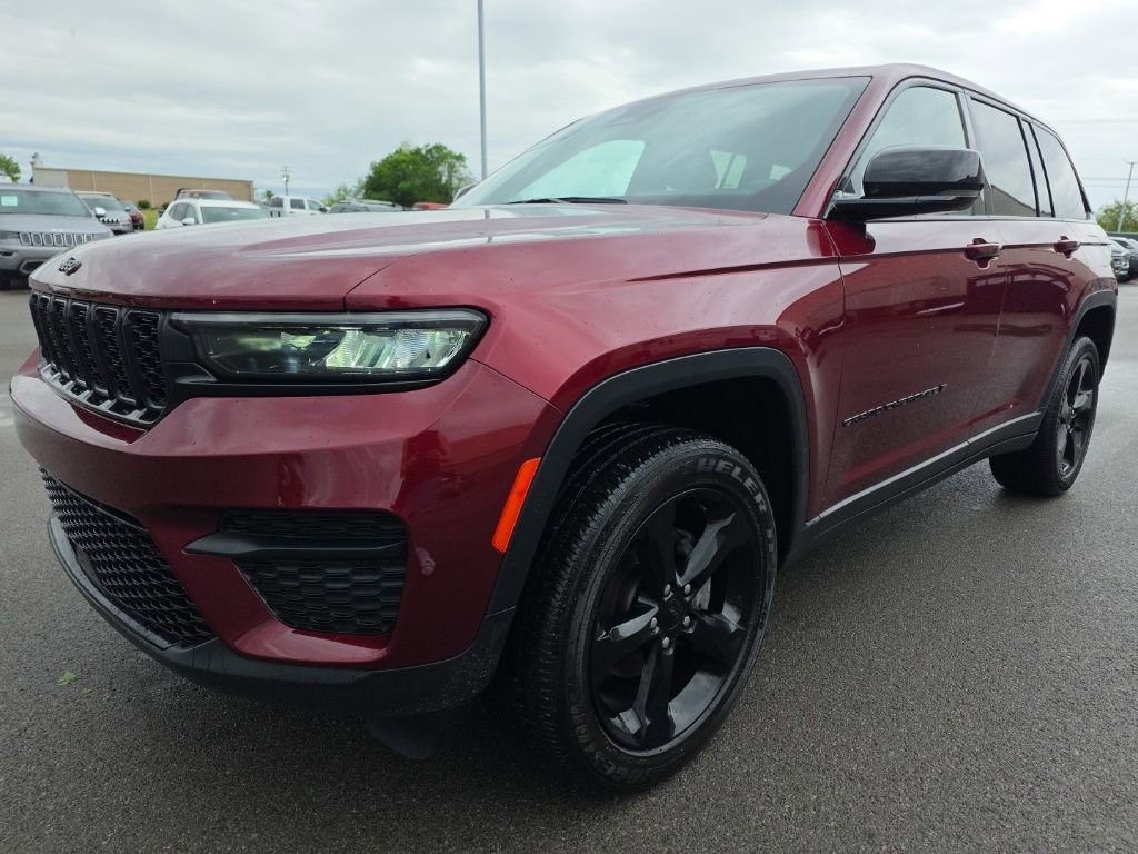 Used 2023 Jeep Grand Cherokee Altitude AWD/4WD image 1